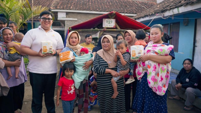 PT Lucky Mom Indonesia Donasikan Perlengkapan Bayi