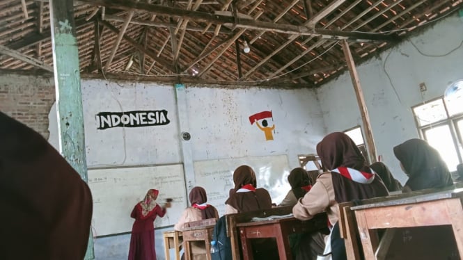 Suasana belajar di salah satu kelas MTs Al-Fatah