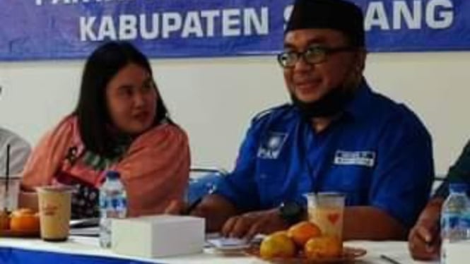 Herawan bersama Farah Puteri Nahlia.