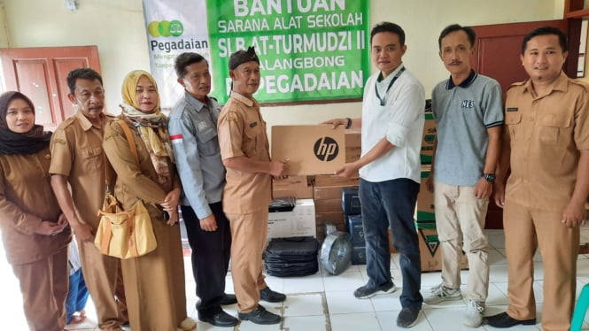 PT Pegadaian Kanwil X Jabar Serahkan Bantuan