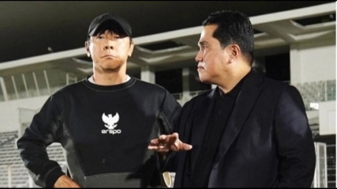 Shin Tae-yong (kiri) dan Erick Thohir (kanan)