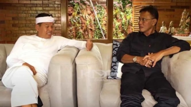 Gubernur Jabar Terpilih Dedi Mulyadi (kiri), dan Herdiat Sunarya