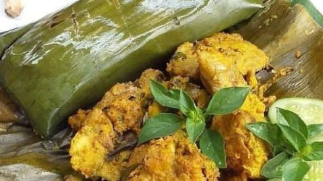 Ayam oseng bumbu pepes