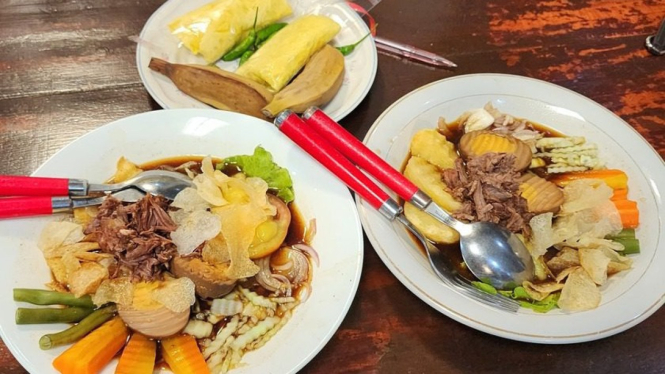 Tempat Kuliner bernama Selat Solo Mbak Lies