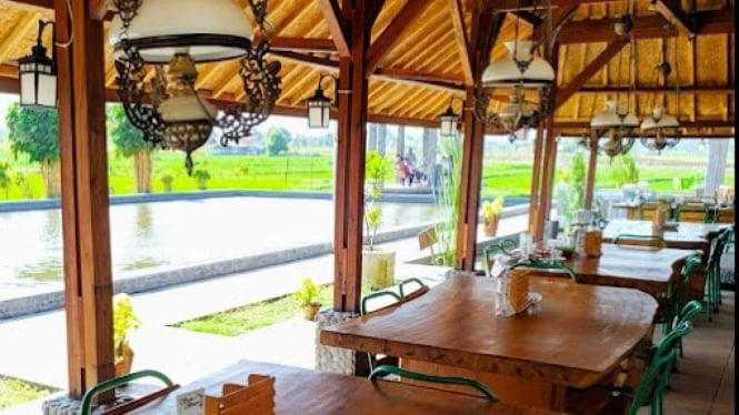 Rumah Makan Saung Ranggon