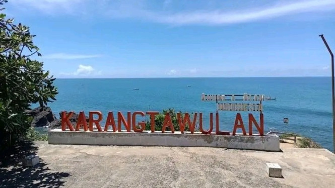 Pantai Karang Tawulan
