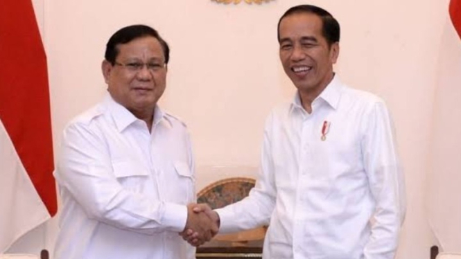 Presiden Jokowi bersama Presiden Prabowo