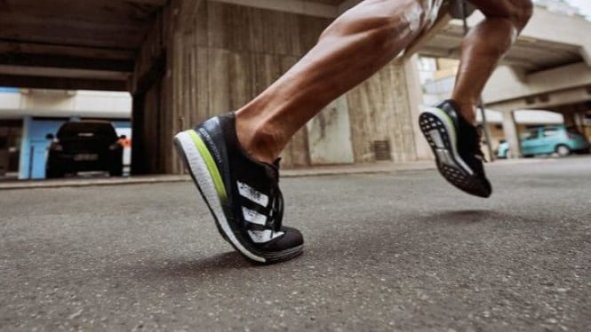 Ilustrasi Sepatu Running