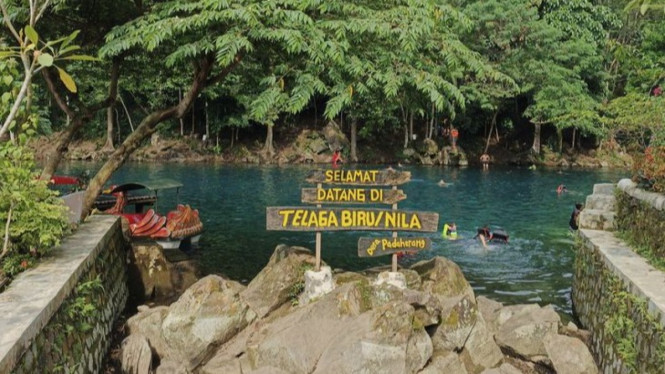 Telaga Biru Nila