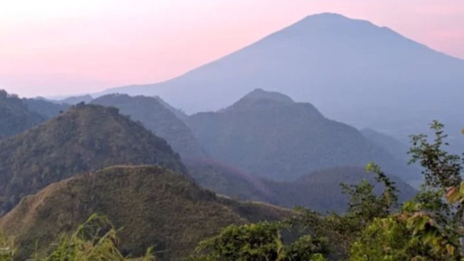 Bukit Sanghyang Dora yang dijuluki "Raja Ampat" Majalengka