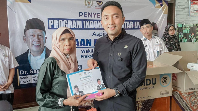 Penyerahan Bantuan PIP di Karawang