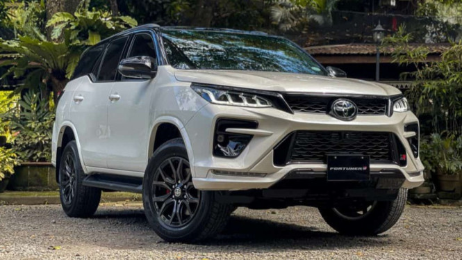 Mobil Fortuner
