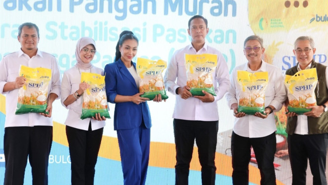 Direktur Utama Perum Bulog dan Kementerian Terkait saat luncurkan Gerakan Pangan Murah (GPM) Besar SPHP