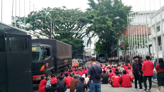 Tampak puluhan kader GMNI di Gedung Merdeka Bandung