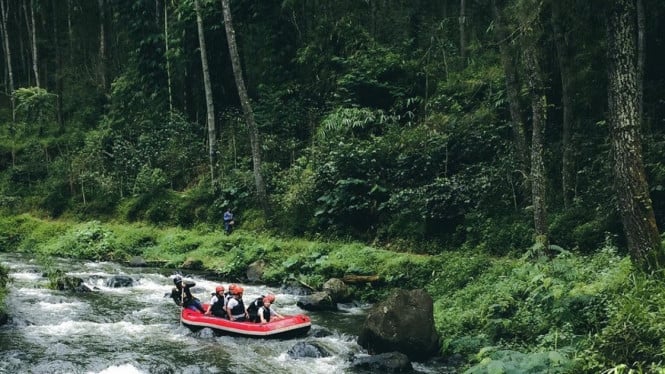 Liburan bersama teman kerja