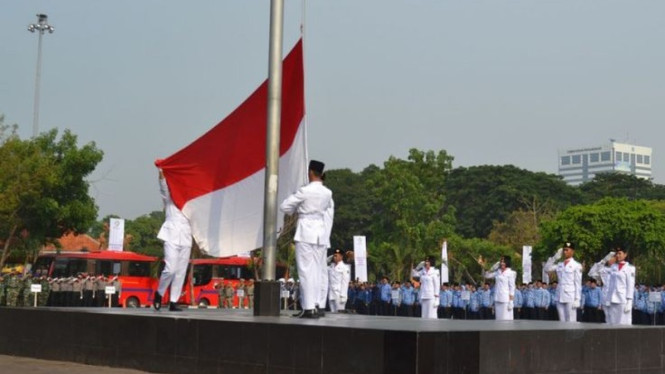 Pengibaran Bendera Merah Putih