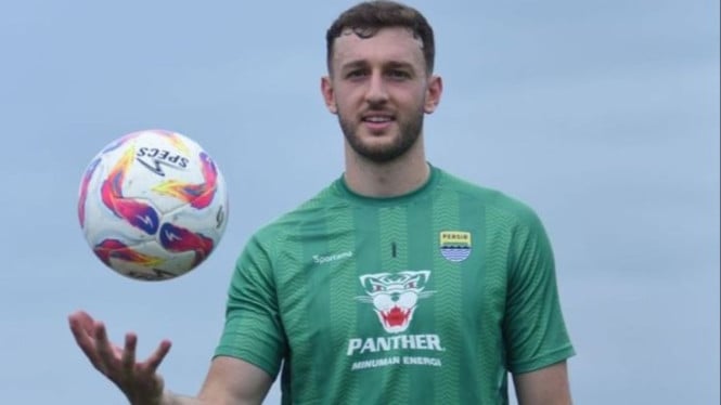 Menjelang Duel Kontra PSIM, Adam Przybek Kembali Bikin Kejutan Buruk