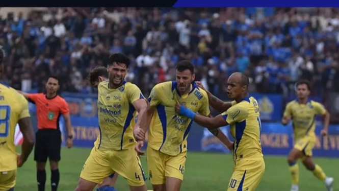 Drama Panas! Bek Persib Bandung Selamatkan Tim, Skor Imbang