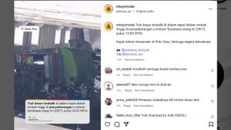 Truk Besar Terbalik Dalam Kapal saat Penyeberangan Akibat Dihantam Ombak Besar