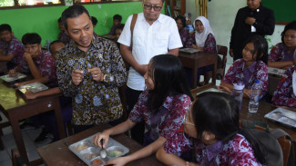 Melalui Wamendikdasmen Fajar, Siswa di Semarang Titip Pesan Mengharukan Untuk Prabowo