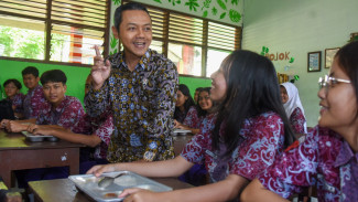 Setahun Prabowo-GIbran, Wamen Fajar: Revitalisasi Sekolah Bukti Keseriusan Pemerintah