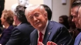 Siap Tambah Armada Tempur AS, Trump Ancam Iran: Deal atau Serangan Sangat Keras