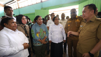 Wamendagri dan Pj Gubernur Papua Agus Fatoni Lepas Distribusi Logistik PSU ke Seluruh Wilayah