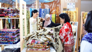 Batik Lokal Makin Diminati, Pelaku UMK Raup Cuan Fantastis di GBN 2025