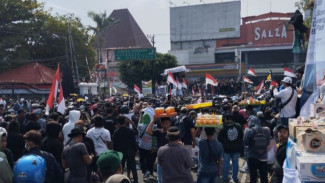 64 Orang Luka Dalam Unjuk Rasa di Pati Jateng