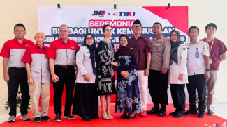 JNE dan TIKI Serahkan Bantuan Mobil Ambulans dan Jenazah untuk Kemanusiaan