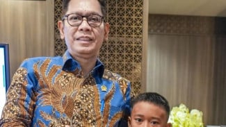 Viral Aksi Heroik Bocah Lampung Panjat Tiang Bendera, DPR Janji Dukung Raihan Jadi Tentara atau Polisi