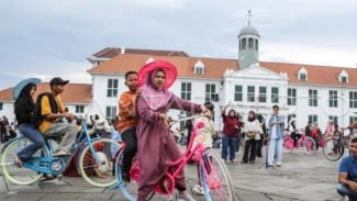 Turis Prancis Dijambret Saat Selfie di Kota Tua, Pelaku Ditangkap Sebelum Cari Korban Baru