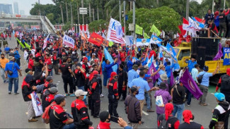 Demo Buruh Depan Kemenaker, Pengguna Jalan Diimbau Cari Alternatif