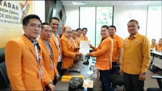 Adies Kadir Resmi Daftar Calon Ketua Umum Ormas MKGR 2025–2030
