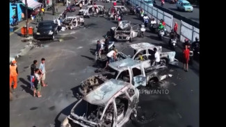 Penampakan Puluhan Mobil Hangus Terbakar di Dekat Polres Jakarta Timur