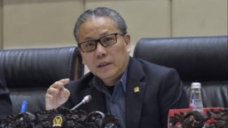 Momen Dolfie PDIP Interupsi Gubernur BI soal Klaim Rupiah Stabil