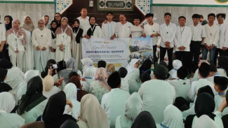 Inspiratif! Haji Robert & Al Qohhar Antar Anak Yatim Piatu Berpeluang Menembus Karir Global