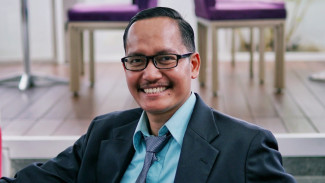 Dino dan Seskab Teddy, Cerminan 2 Paradigma Besar Memosisikan Indonesia di Tengah Geopolitik Global