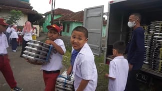 Setahun Prabowo: 31,2 Juta Anak Menikmati Manfaat MBG, 165 Sekolah Rakyat Beroperasi