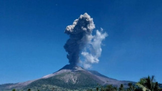 Gunung Lewotobi Laki-laki Kembali Erupsi, Kolom Abu Berwarna Kelabu