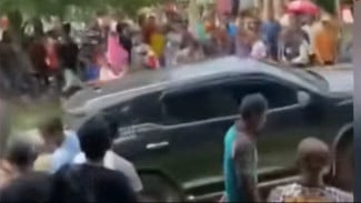 Mobil Kapolres Hancur Dirusak Massa Saat Tertibkan Tambang Emas Ilegal di Riau
