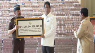 Kejagung Serahkan Uang Hasil Sitaan Perkara Korupsi CPO Rp13,2 Triliun ke Negara
