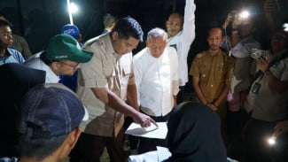 Wakil Ketua DPR RI Saan Mustopa dan Menteri PKP Tinjau Program BSPS di Karawang