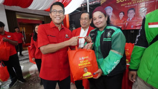 Rayakan HUT ke-61 Golkar, SOKSI Bagikan Ribuan Sembako untuk Driver Ojol