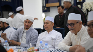 Adies Kadir Didoakan Puluhan Ribu Jamaah di Majelis Habib Usman Bin Yahya