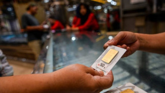 Harga Emas Antam Hari Ini Anjlok Rp 100.000 per Gram