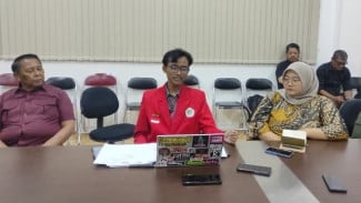 Rudyono Darsono Mediasi Kisruh Skorsing Mahasiswa UTA ’45 Terkait Diskusi Soeharto