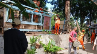 Cegah Flu Burung, 14 Kandang Unggas di Kali Sunter Kampung Makassar Jaktim Ditata Ulang