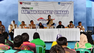 Gerakan Solidaritas, 98 Resolution Network Bagikan 600 Sembako ke Warga dan Pekerja Harian