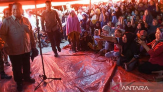 Janji Prabowo Bantu Perbaiki Rumah Warga di Padang Pariaman yang Rusak Akibat Banjir